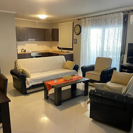 Aretousa - Center Luxury 3 شقة *